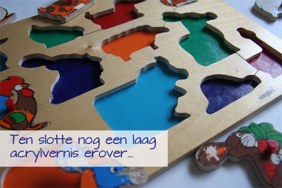 foto van houten puzzel geverfd met acrylverf stap 3